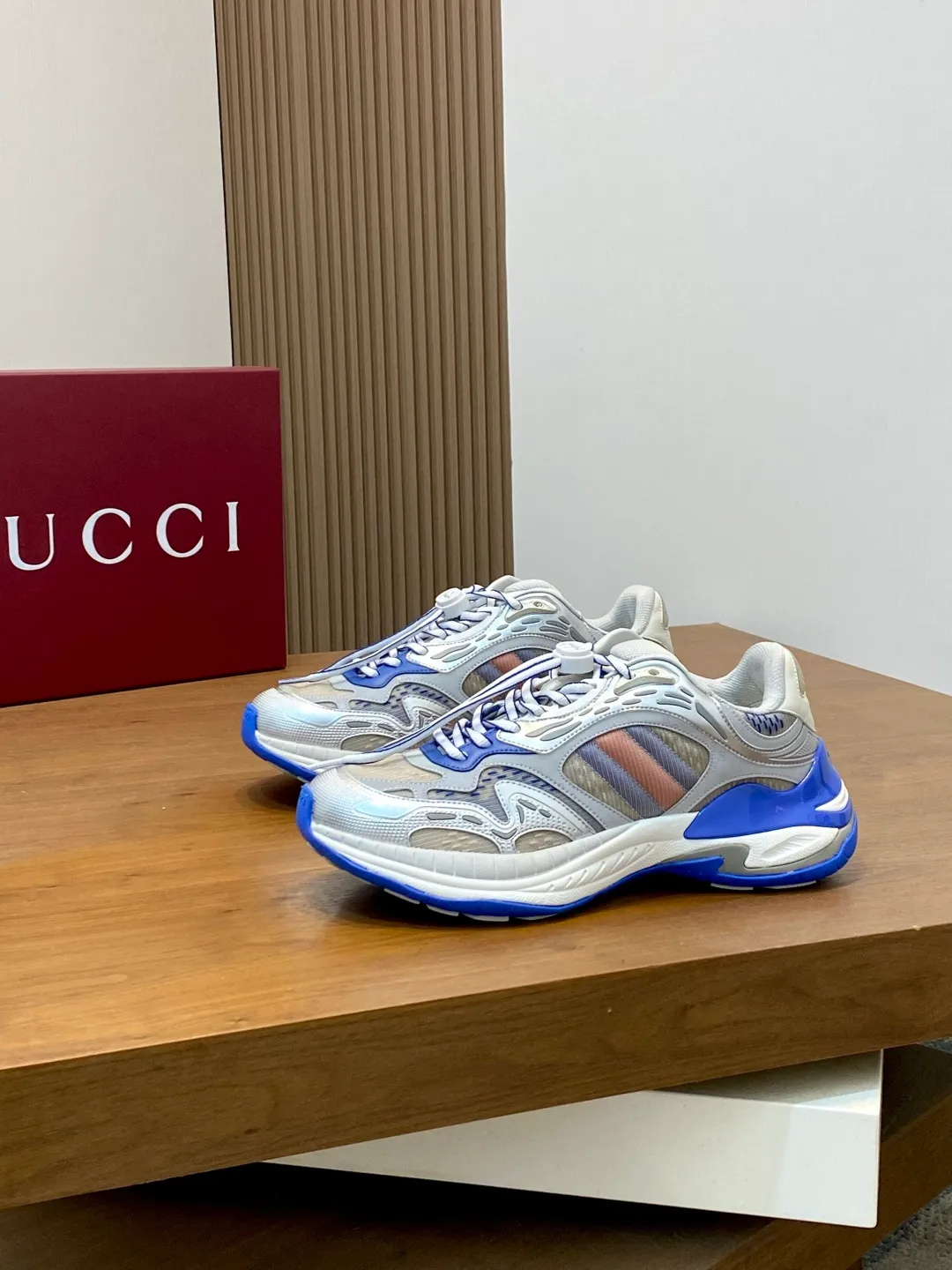 Men's Men's Shoes 💰900 Gucci Gucci 2.0 Sports Shoes Couple's Style Retro Casual Shoes Running Shoes Original Purchase, Development, Production Gucci 2.0 Sports Shoes reinterpret the brand's iconic striped webbing elements. This sneaker reinterprets the iconic details. It uses EVA thick soles and a smart silhouette to bring a stable and comfortable wearing experience. Exquisite packaging at the delivery counter. Fabric: original imported cowhide + technical fabrics. Lining: original imported breathable mesh. Sole: original molded ultra-light foam rubber. Bottom thickness: 4CM. Size: 39-44 (customized for 38, 45, 56)